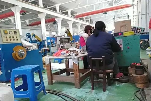 “銅包鋁的,兩三年可能就壞了”,記者暗訪發(fā)現(xiàn)消防電線背后貓膩 “銅包鋁的,兩三年可能就壞了”,記者暗訪發(fā)現(xiàn)消防電線背后貓膩